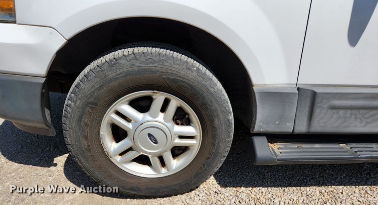 image for item KE9707 2004 Ford Expedition XLT  SUV