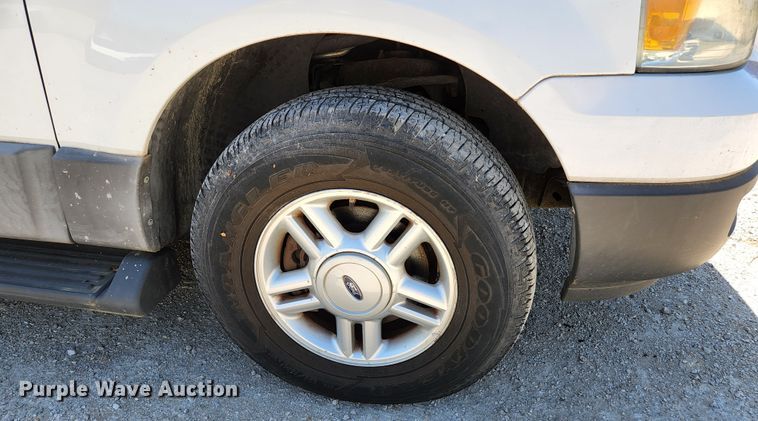 image for item KE9707 2004 Ford Expedition XLT  SUV