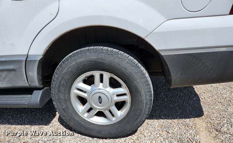 image for item KE9707 2004 Ford Expedition XLT  SUV