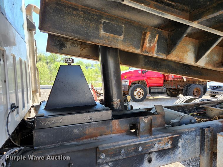 image for item KE9709 2005 GMC C8500  dump truck