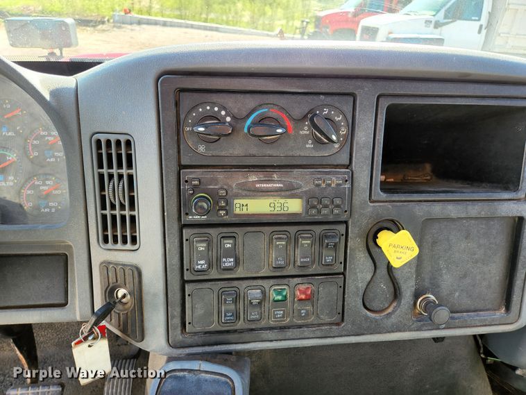 image for item KE9711 2006 International 7400  dump truck