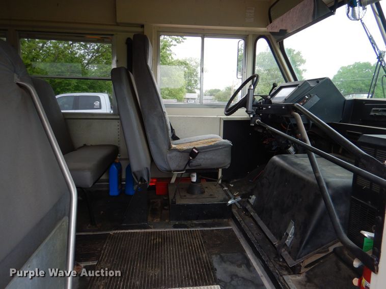 image for item KP9149 2000 Chevrolet P30  school bus