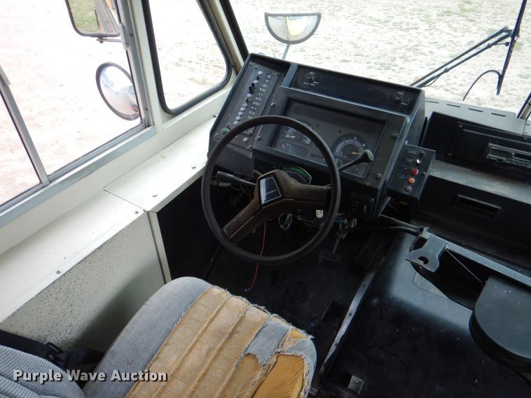 image for item KP9149 2000 Chevrolet P30  school bus