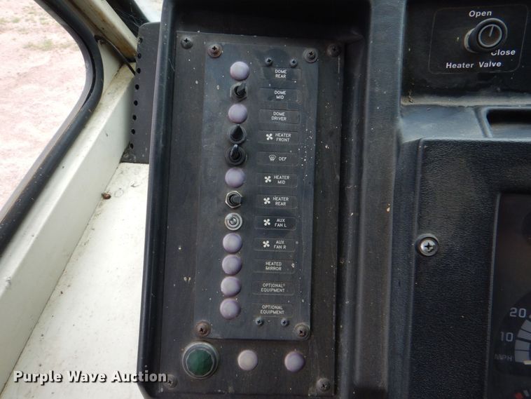 image for item KP9149 2000 Chevrolet P30  school bus