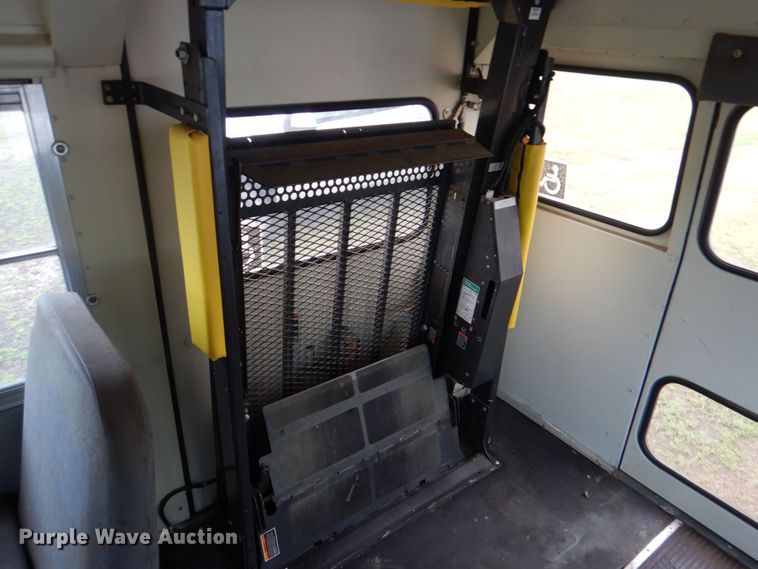 image for item KP9149 2000 Chevrolet P30  school bus