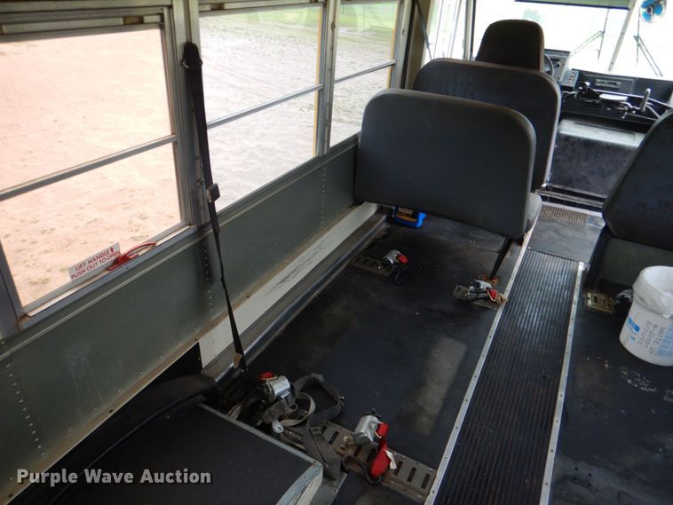 image for item KP9149 2000 Chevrolet P30  school bus