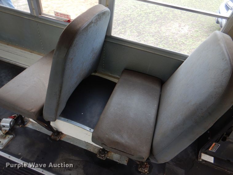 image for item KP9149 2000 Chevrolet P30  school bus