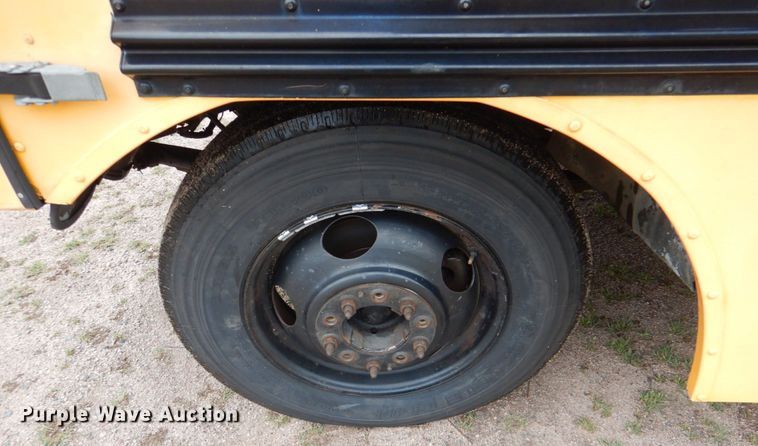 image for item KP9149 2000 Chevrolet P30  school bus