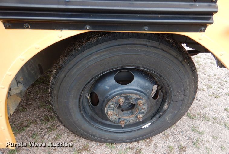 image for item KP9149 2000 Chevrolet P30  school bus