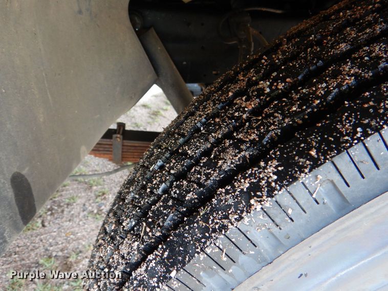 image for item KP9149 2000 Chevrolet P30  school bus