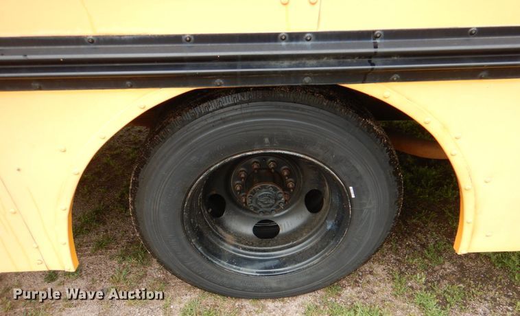 image for item KP9149 2000 Chevrolet P30  school bus