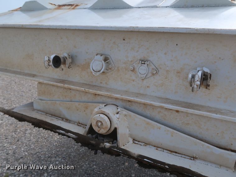 image for item KR9849 2005 Manac SBD-240  bottom dump trailer