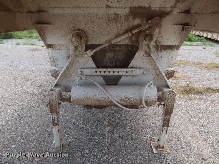 image for item KR9849 2005 Manac SBD-240  bottom dump trailer