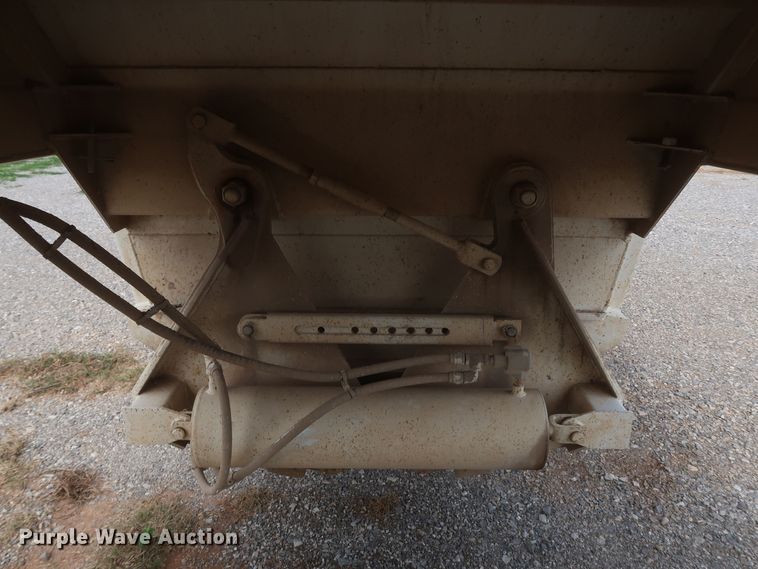 image for item KR9849 2005 Manac SBD-240  bottom dump trailer