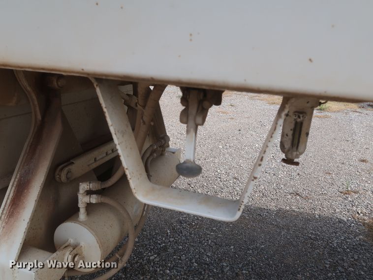 image for item KR9849 2005 Manac SBD-240  bottom dump trailer