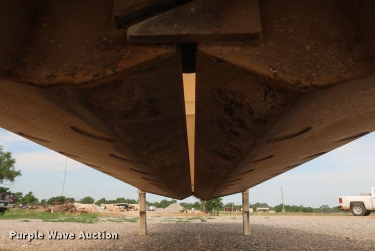 image for item KR9849 2005 Manac SBD-240  bottom dump trailer