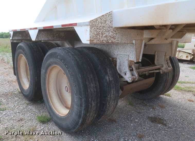 image for item KR9849 2005 Manac SBD-240  bottom dump trailer