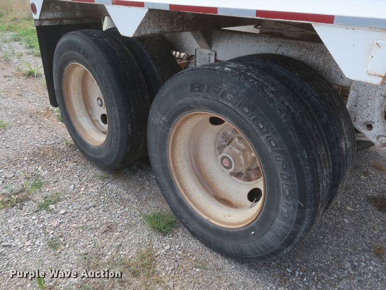 image for item KR9849 2005 Manac SBD-240  bottom dump trailer