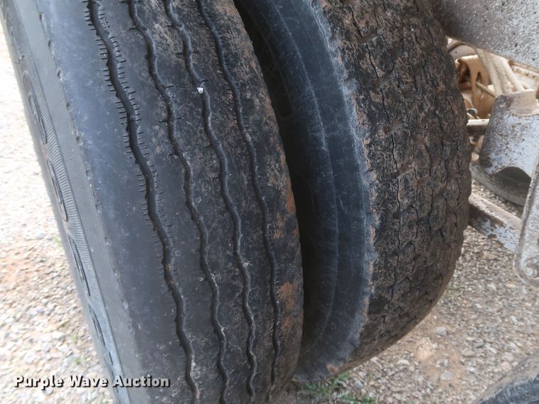 image for item KR9849 2005 Manac SBD-240  bottom dump trailer