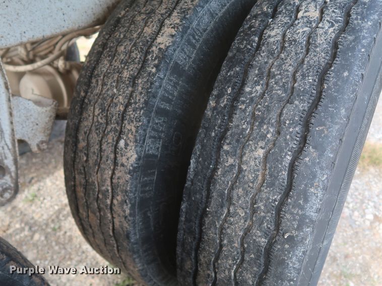 image for item KR9849 2005 Manac SBD-240  bottom dump trailer