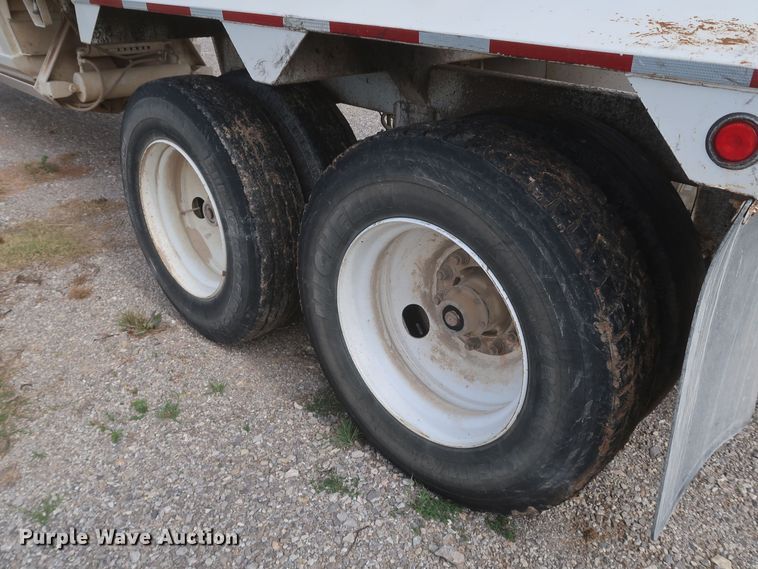 image for item KR9849 2005 Manac SBD-240  bottom dump trailer