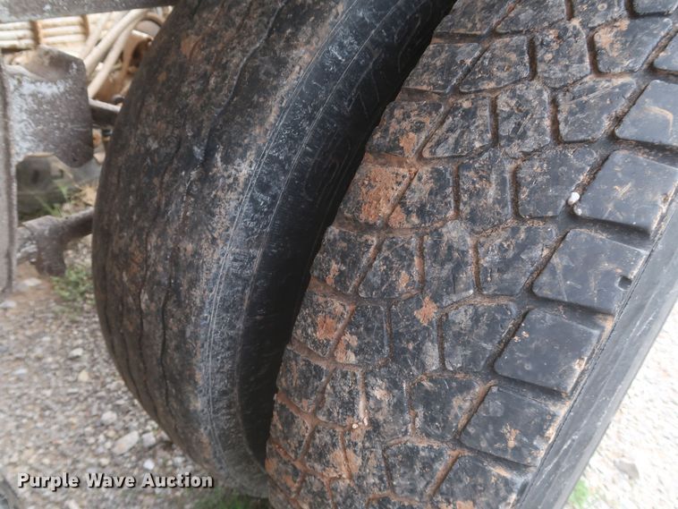 image for item KR9849 2005 Manac SBD-240  bottom dump trailer