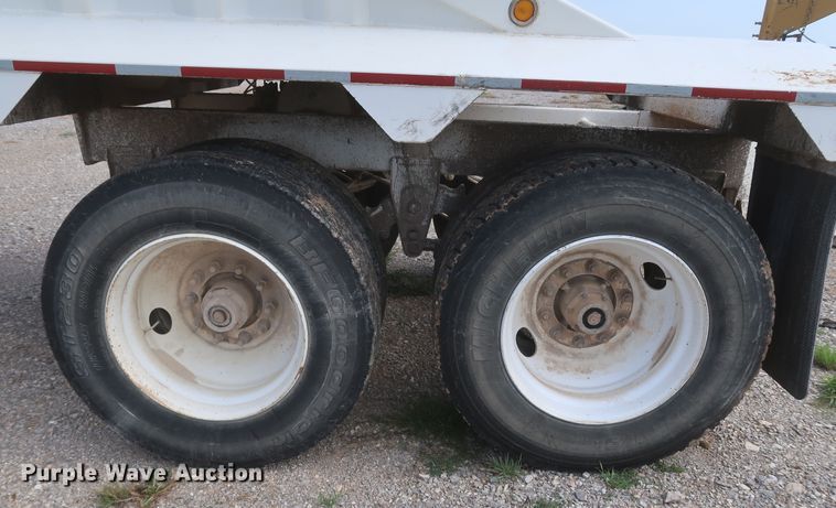 image for item KR9849 2005 Manac SBD-240  bottom dump trailer