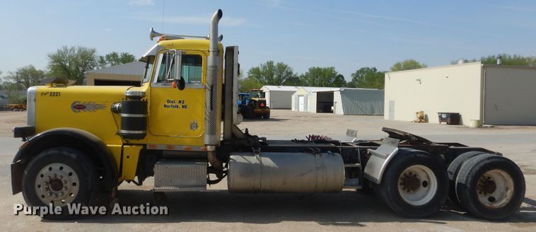 image for item KS9957 1982 Peterbilt 359  semi truck