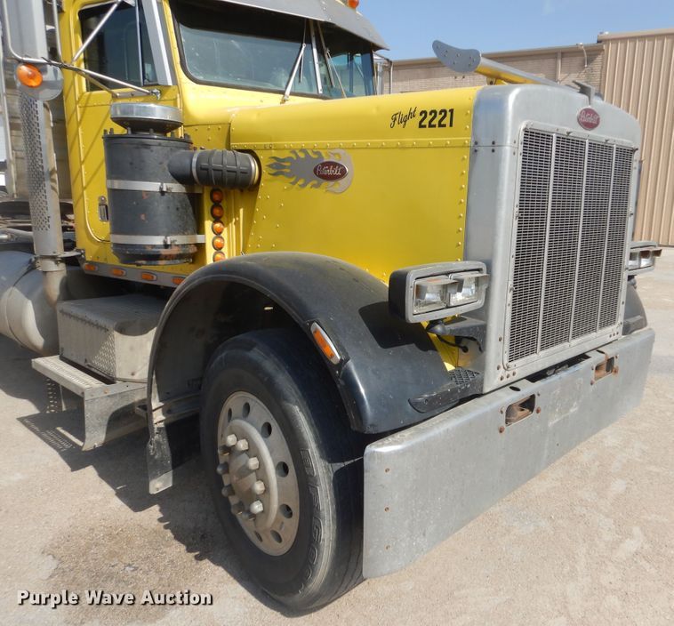 image for item KS9957 1982 Peterbilt 359  semi truck