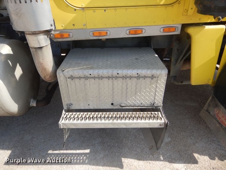 image for item KS9957 1982 Peterbilt 359  semi truck