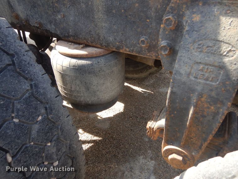 image for item KS9957 1982 Peterbilt 359  semi truck