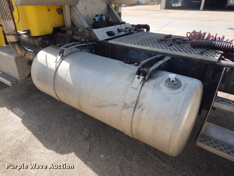 image for item KS9957 1982 Peterbilt 359  semi truck