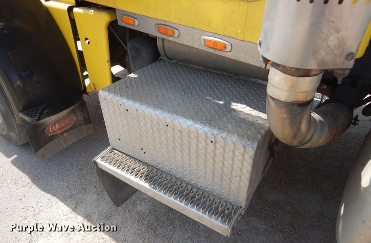 image for item KS9957 1982 Peterbilt 359  semi truck