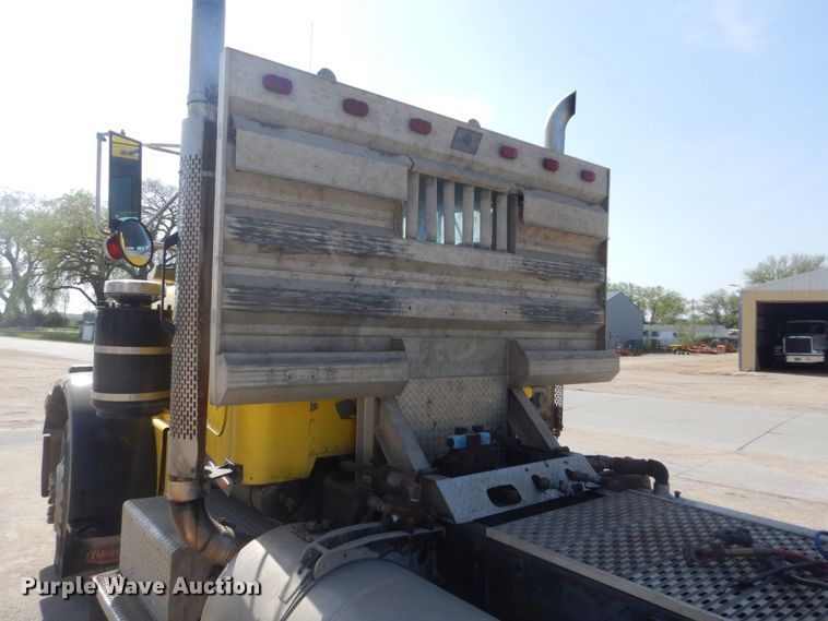 image for item KS9957 1982 Peterbilt 359  semi truck