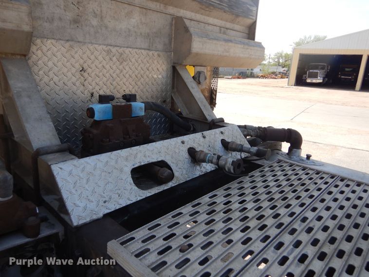 image for item KS9957 1982 Peterbilt 359  semi truck