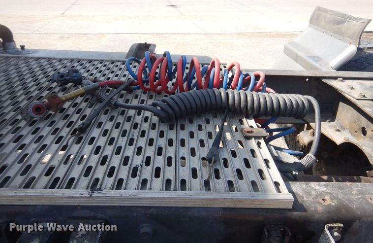 image for item KS9957 1982 Peterbilt 359  semi truck