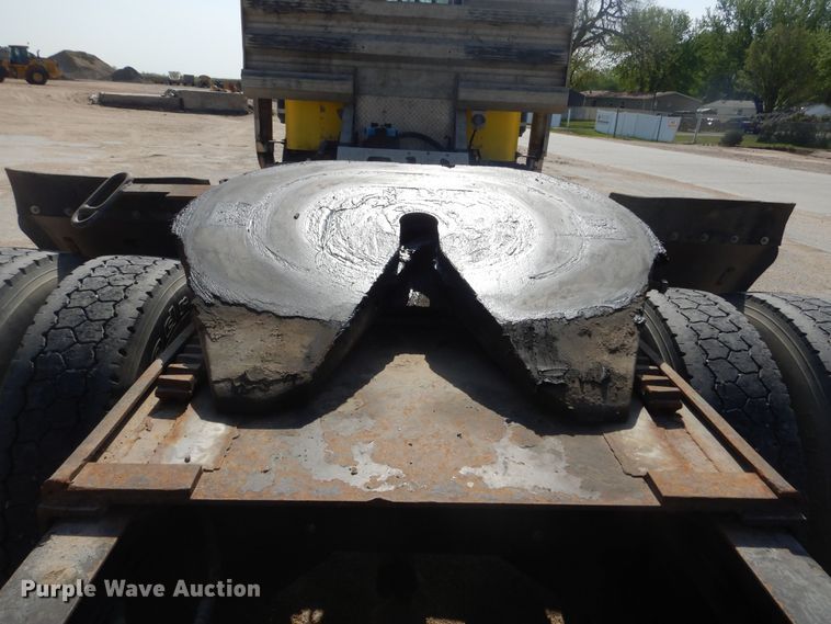 image for item KS9957 1982 Peterbilt 359  semi truck