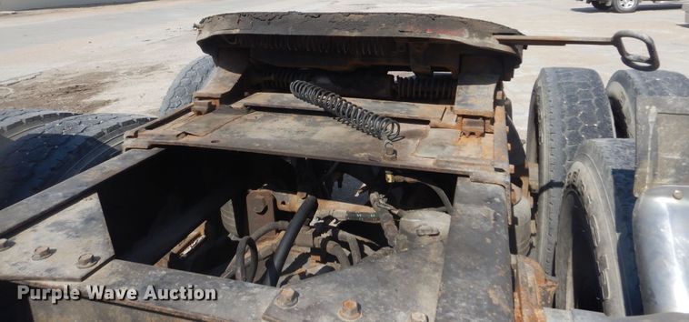 image for item KS9957 1982 Peterbilt 359  semi truck