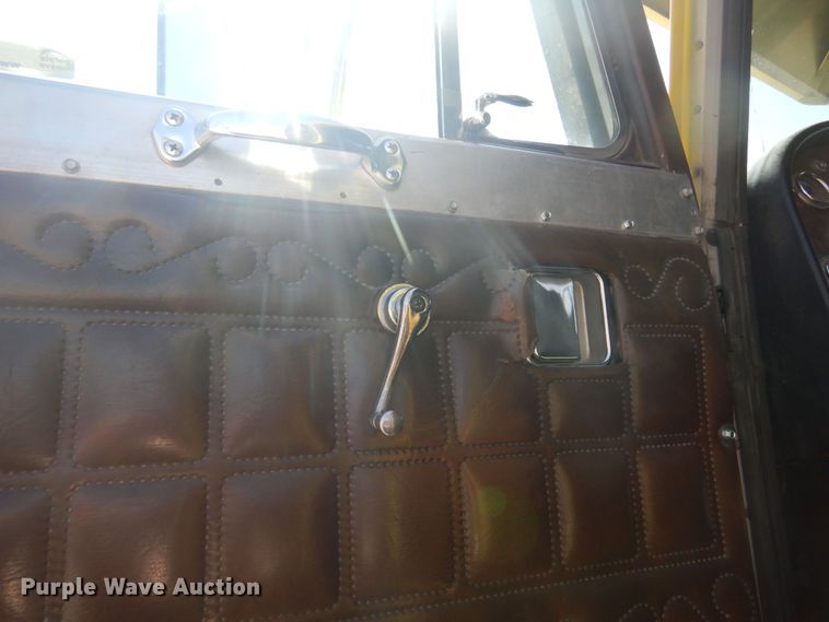 image for item KS9957 1982 Peterbilt 359  semi truck