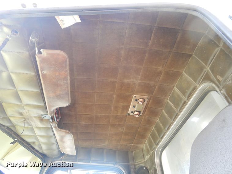 image for item KS9957 1982 Peterbilt 359  semi truck