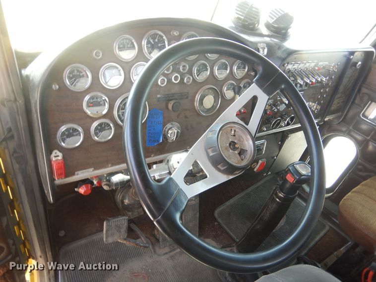 image for item KS9957 1982 Peterbilt 359  semi truck