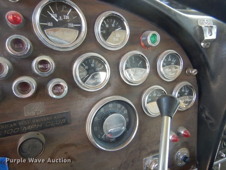 image for item KS9957 1982 Peterbilt 359  semi truck