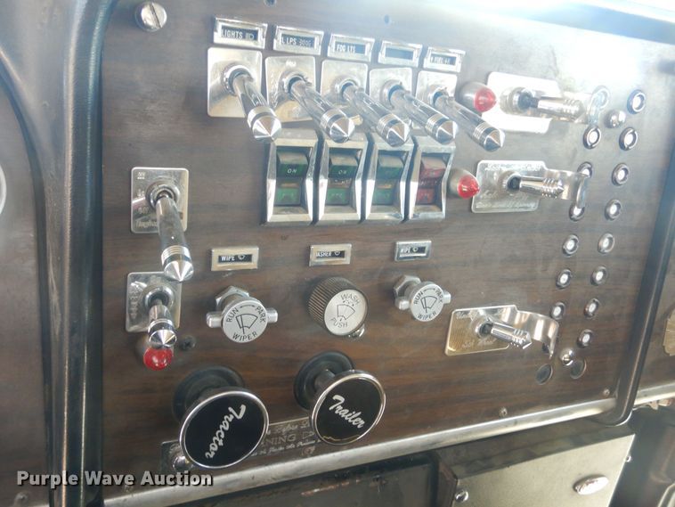 image for item KS9957 1982 Peterbilt 359  semi truck