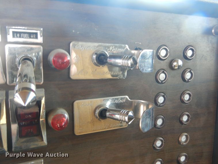 image for item KS9957 1982 Peterbilt 359  semi truck