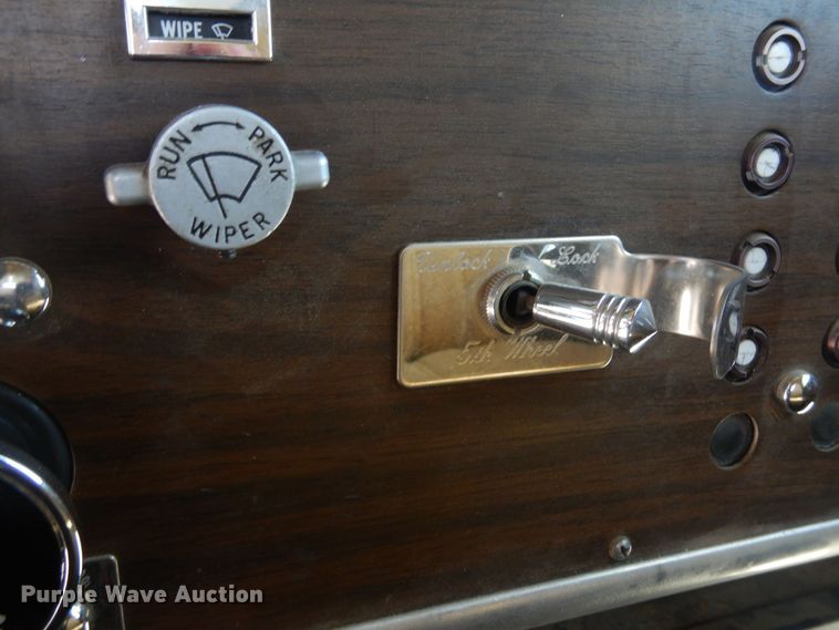 image for item KS9957 1982 Peterbilt 359  semi truck