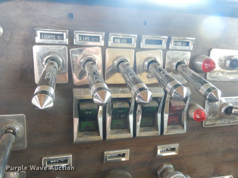 image for item KS9957 1982 Peterbilt 359  semi truck