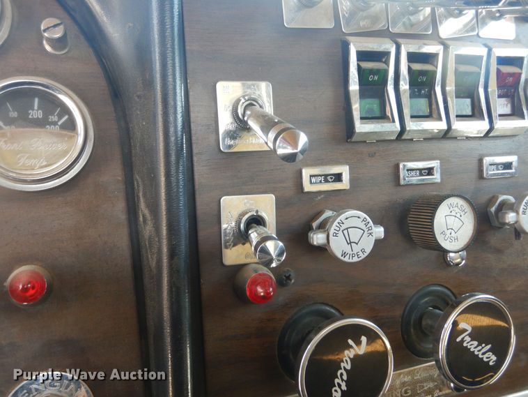 image for item KS9957 1982 Peterbilt 359  semi truck