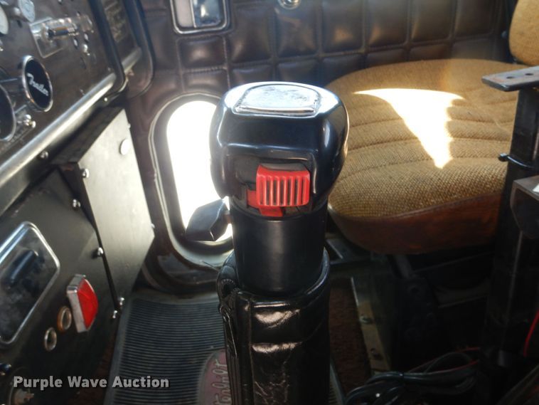 image for item KS9957 1982 Peterbilt 359  semi truck