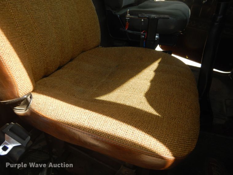 image for item KS9957 1982 Peterbilt 359  semi truck