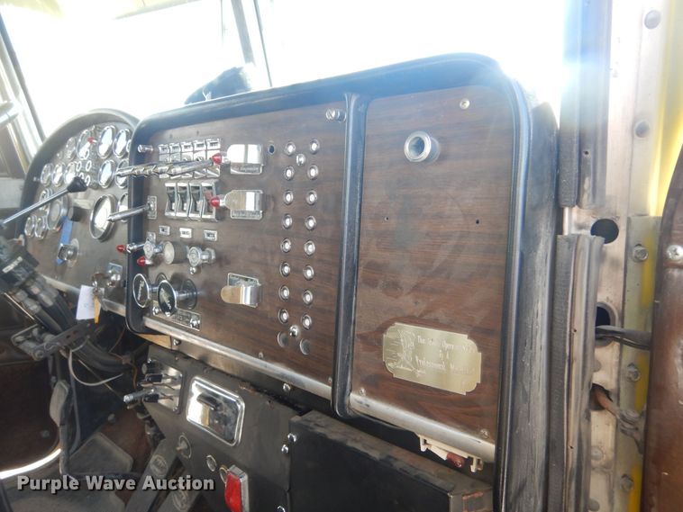 image for item KS9957 1982 Peterbilt 359  semi truck